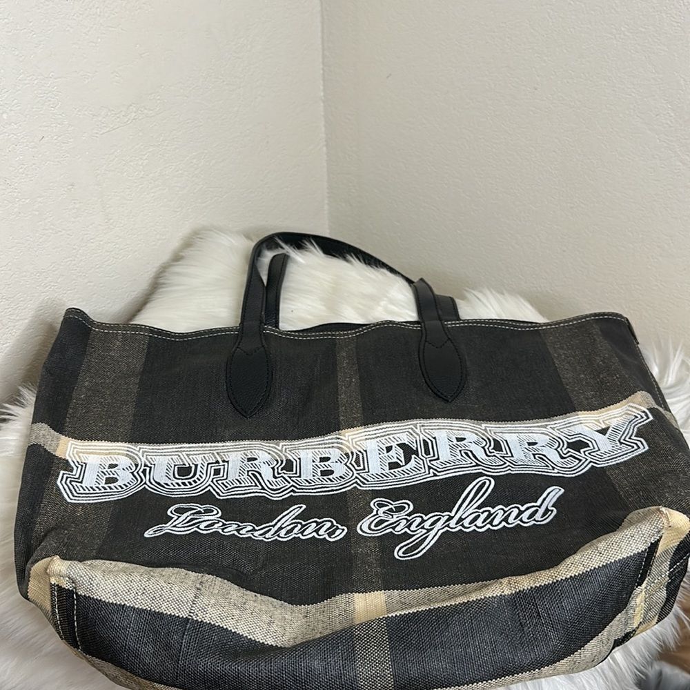 💯 Authentic Burberry Doodle Tote🍀 - Picture 14 of 16